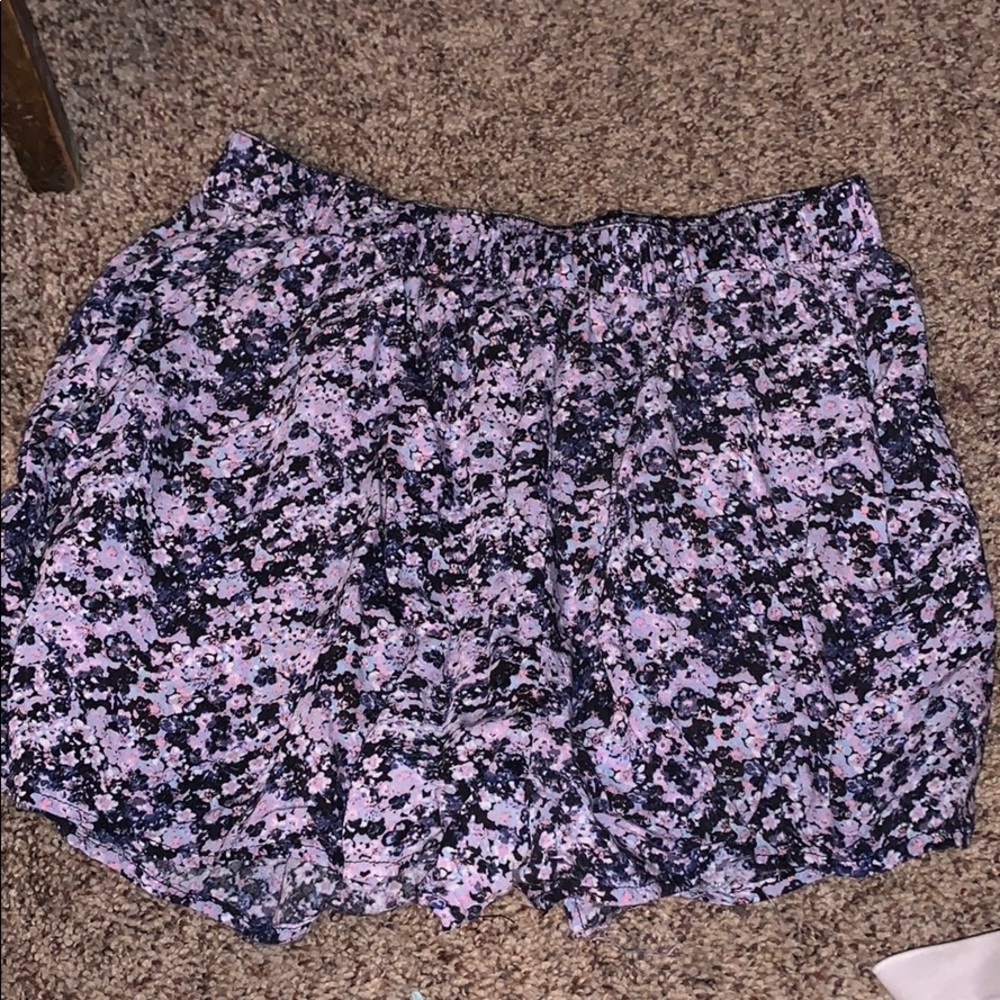 SIZE M FLORAL HIGH WAISTED SHORTS (H&M)